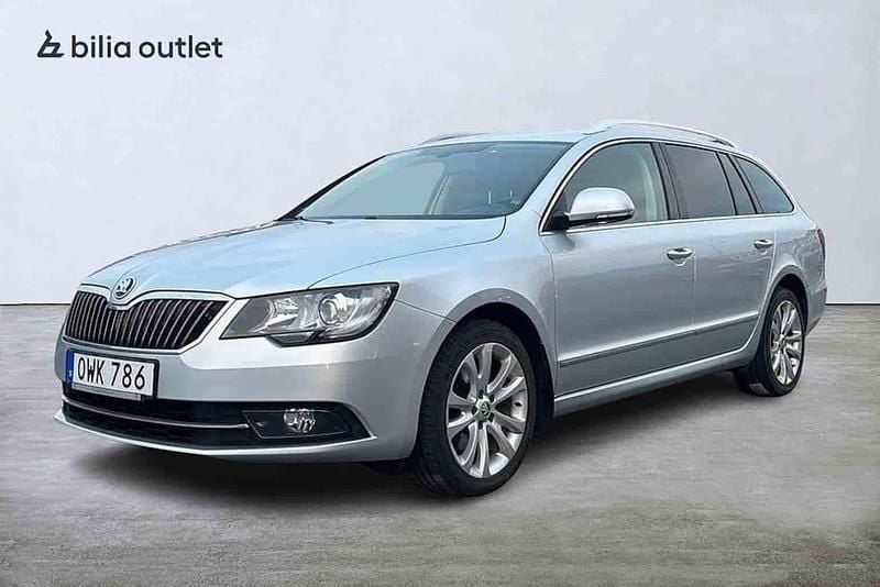 Silver Begagnad 2015 Skoda Superb Kombi | 144 900 kr (Superpris) - Bild 1/1