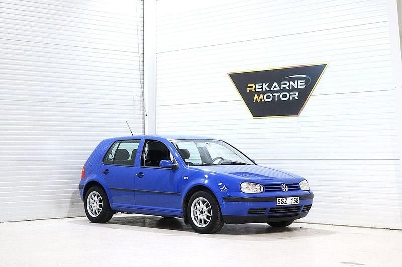 Ljusblå Begagnad 2001 VW Golf IV Comfortline Halvkombi | 29 800 kr (Marknadspris) - Bild 1/3