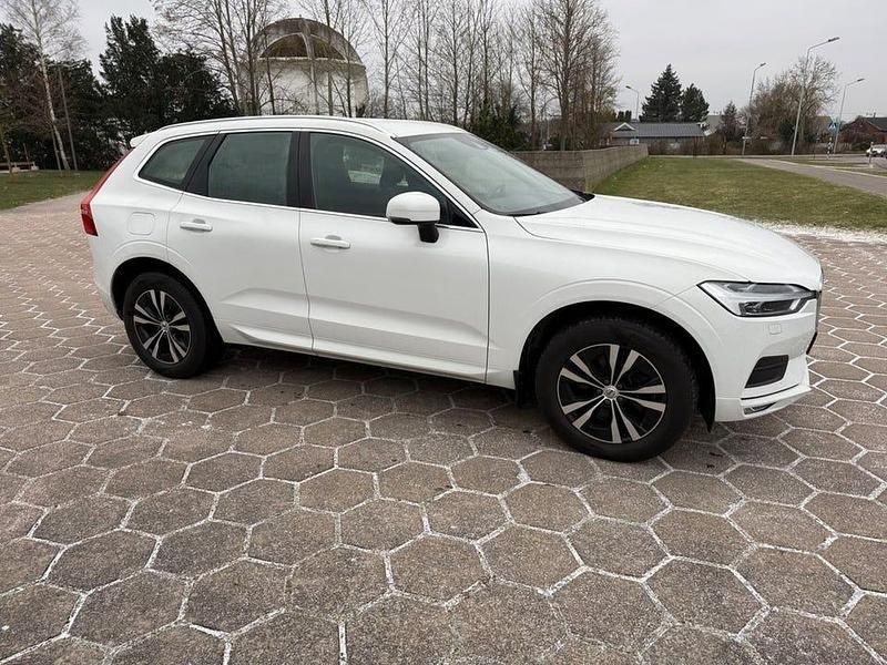 Begagnad Volvo XC60 Momentum 251 HK (184 kW) 2020 Vit SUV