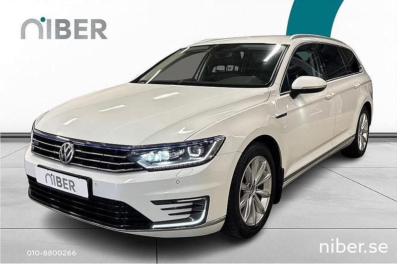 Vit Begagnad 2017 VW Passat Kombi | 159 900 kr (Bra pris) - Bild 1/4