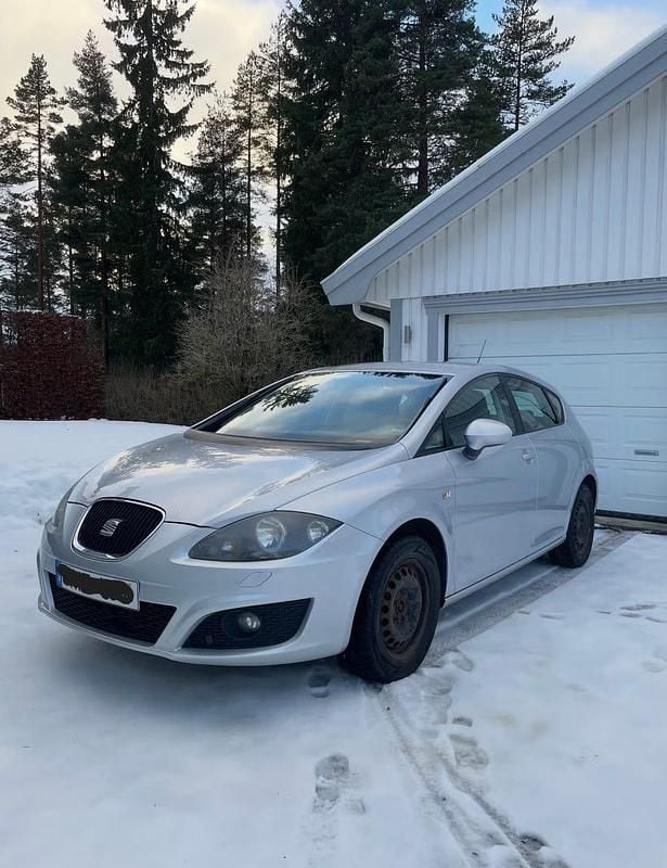 Begagnad Seat Leon 102 HK (75 kW) 2011 Halvkombi