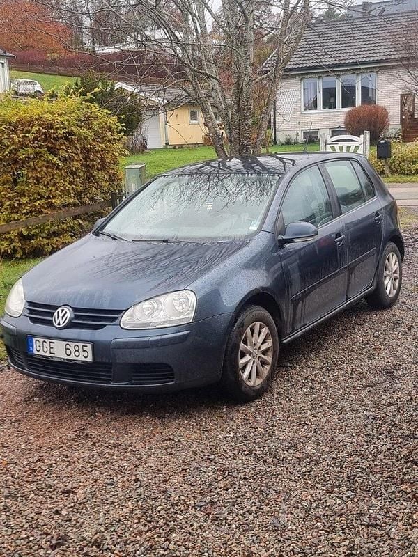 Blå Begagnad 2007 VW Golf V Trendline Halvkombi | 22 000 kr (Marknadspris) - Bild 1/4