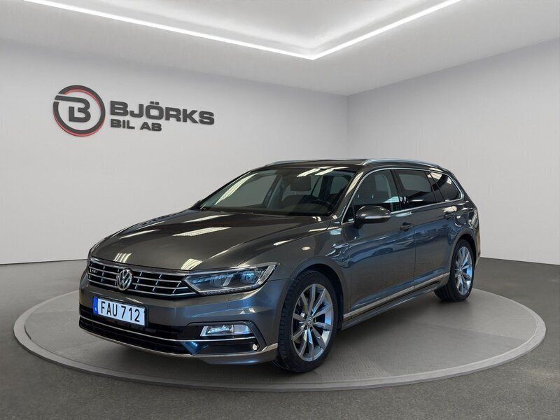 Mörkgrå Begagnad 2017 VW Passat R-line Kombi | 199 500 kr (Marknadspris) - Bild 1/4
