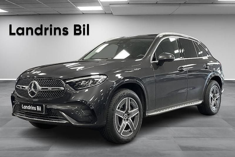Grå Begagnad 2024 Mercedes GLC300e AMG SUV | 679 000 kr (Marknadspris) - Bild 1/4