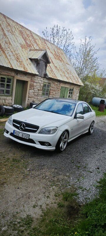 Vit Begagnad 2009 Mercedes C220 Avantgarde Sedan | 64 000 kr - Bild 1/4