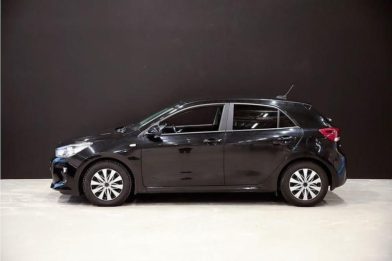 Begagnad Kia Rio 99 HK (72 kW) 2018 Svart Halvkombi