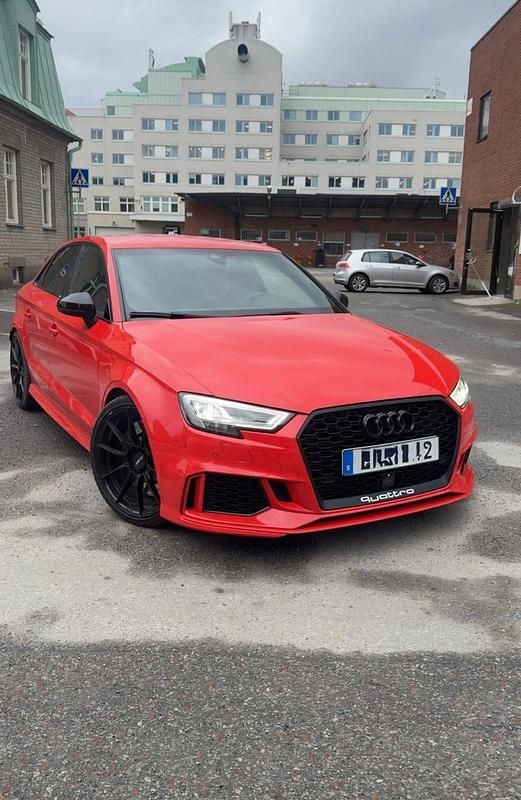 Begagnad Audi RS3 400 HK (294 kW) 2018 Catalunya red metallic Sedan