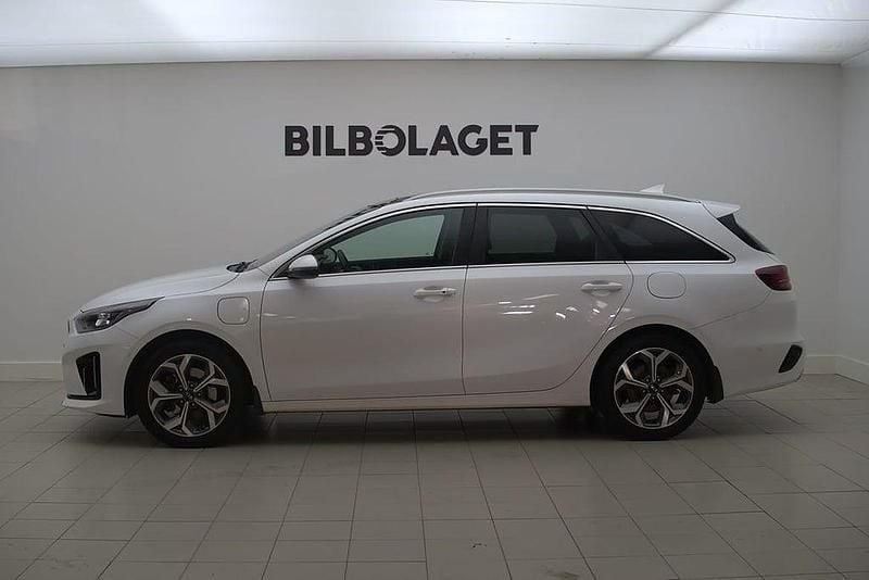 Begagnad Kia Ceed 105 HK (77 kW) 2021 Vit Halvkombi