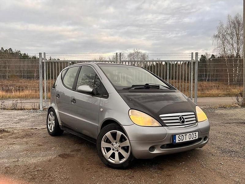 Grå Begagnad 2000 Mercedes A190 Halvkombi | 9 900 kr - Bild 1/4