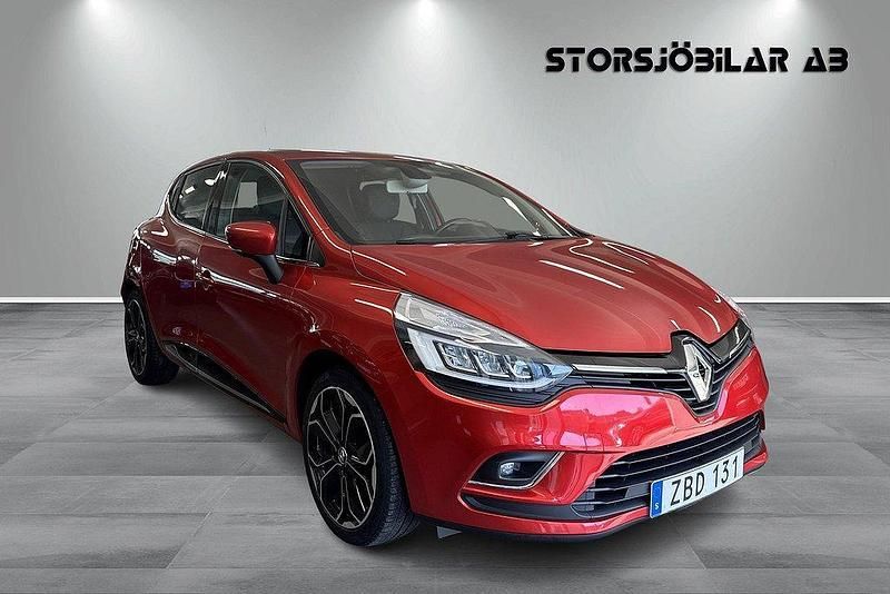 Röd Begagnad 2017 Renault Clio IV Intens Halvkombi | 109 001 kr (Marknadspris) - Bild 1/4