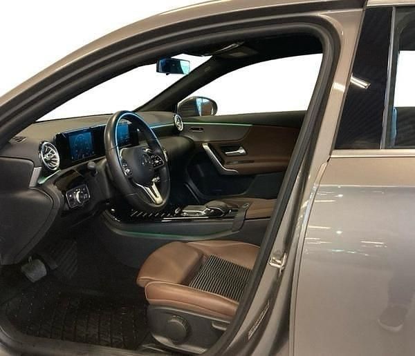 Begagnad Mercedes A180 136 HK (100 kW) 2020 Sedan