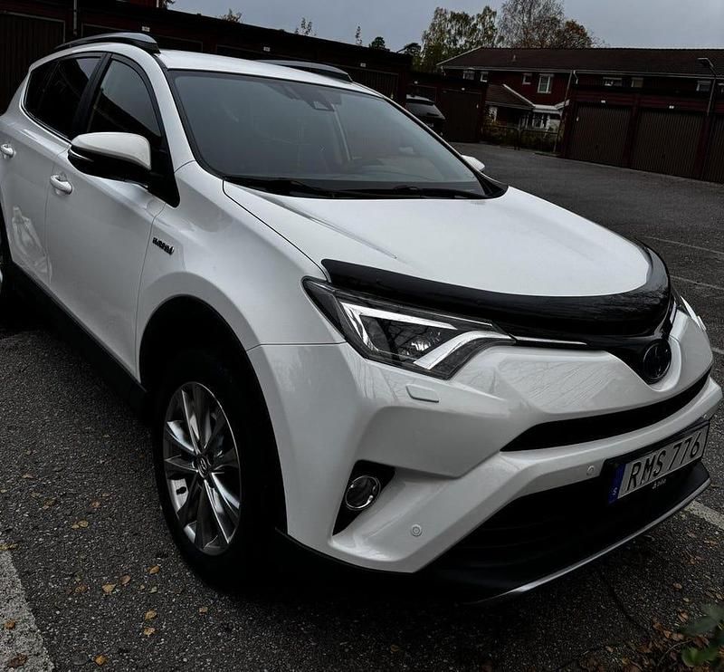 Begagnad 2017 Toyota RAV4 Hybrid SUV | 210 000 kr (Marknadspris) - Bild 1/4