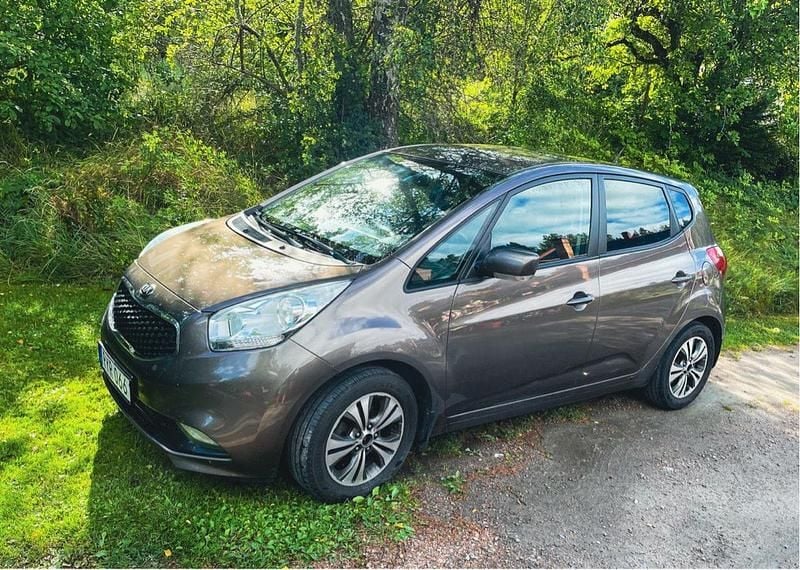 Grön Begagnad 2016 Kia Venga Comfort Halvkombi | 55 000 kr (Marknadspris) - Bild 1/3