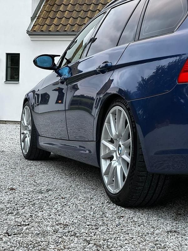 Begagnad BMW 330 M Sport 231 HK (169 kW) 2006 Le mans blå Kombi