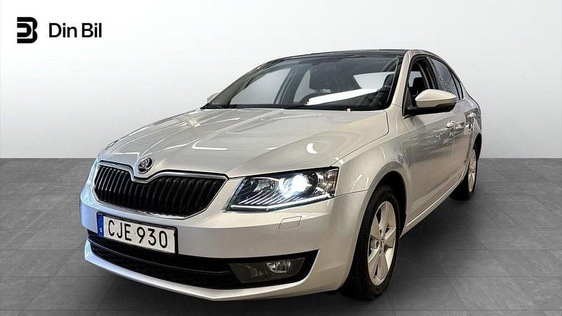 Silver Begagnad 2015 Skoda Octavia Elegance Sedan | 144 900 kr (Lite dyr) - Bild 1/4