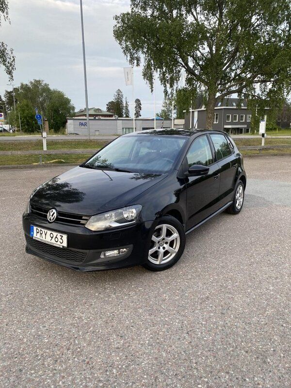 Svart Begagnad 2012 VW Polo Halvkombi | 56 000 kr (Marknadspris) - Bild 1/4