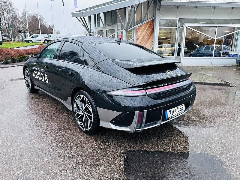 Begagnad Hyundai Ioniq 6 Advanced 168 kW (229 HK) 2023 Svart Sedan