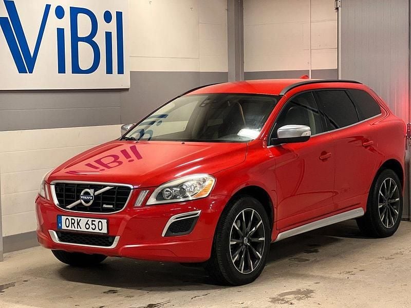 Röd Begagnad 2011 Volvo XC60 R-Design SUV | 99 900 kr (Marknadspris) - Bild 1/4
