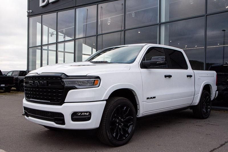 Vit Ny 2025 Dodge Ram Limited Pickup | 1 293 750 kr (Superpris) - Bild 1/4