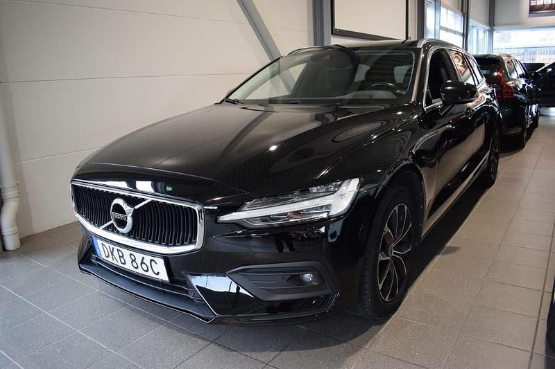 Svart Begagnad 2020 Volvo V60 Momentum Kombi | 219 000 kr (Marknadspris) - Bild 1/4