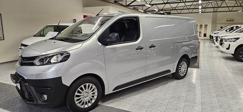 Silver Begagnad 2018 Toyota Proace Minibuss | 149 000 kr (Bra pris) - Bild 1/4