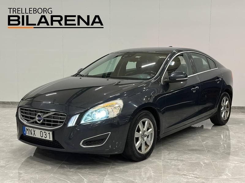 Grå Begagnad 2012 Volvo S60 Momentum Sedan | 99 900 kr (Marknadspris) - Bild 1/4
