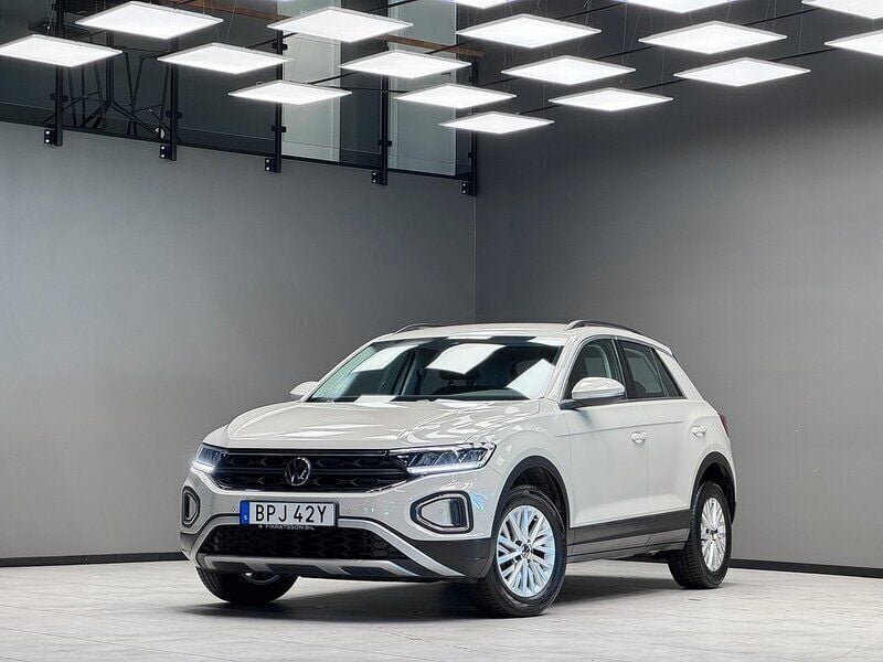 Grå Begagnad 2022 VW T-Roc SUV | 269 900 kr (Marknadspris) - Bild 1/3