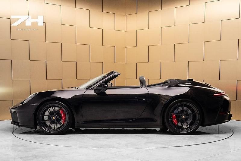 Begagnad Porsche 911 541 HK (397 kW) 2025 Svart Cab