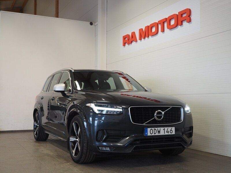Grå Begagnad 2016 Volvo XC90 R-Design SUV | 339 900 kr (Lite dyr) - Bild 1/3