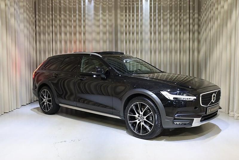 Svart Begagnad 2019 Volvo V90 CC SE Kombi | 369 900 kr (Dyr) - Bild 1/4