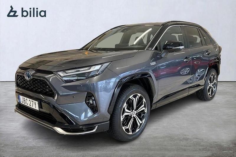 Grå Begagnad 2025 Toyota RAV4 Style SUV | 579 900 kr (Marknadspris) - Bild 1/4
