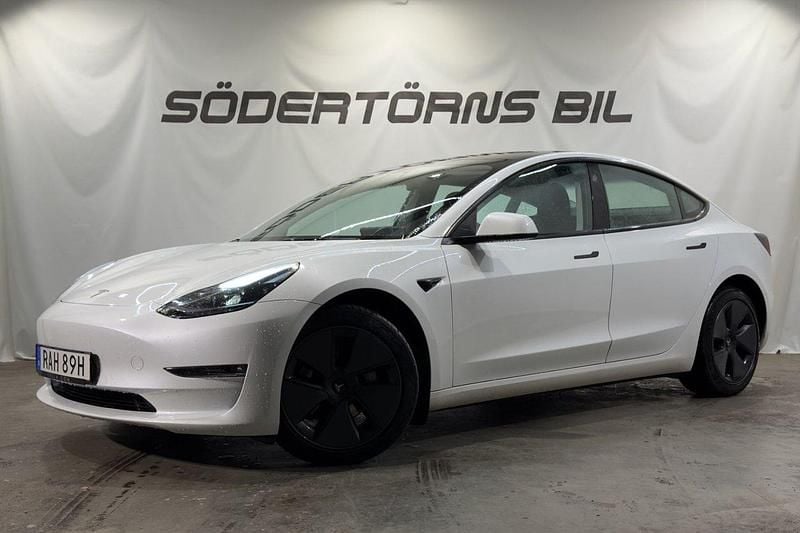 Vit Begagnad 2023 Tesla Model 3 Long Range AWD Sedan | 389 900 kr (Marknadspris) - Bild 1/4