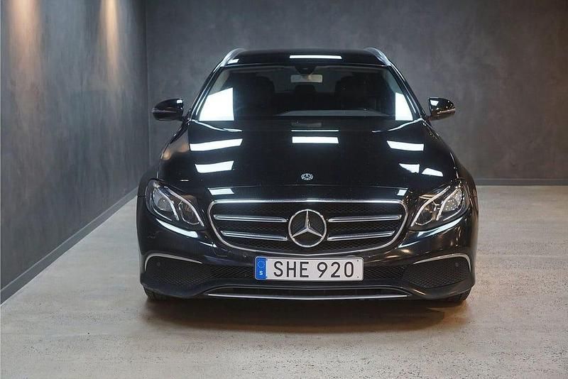 Begagnad Mercedes E220 Avantgarde 163 HK (119 kW) 2018 Svart Kombi