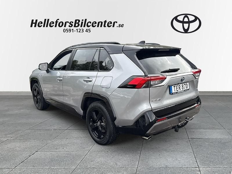 Begagnad Toyota RAV4 Hybrid Play 225 HK (165 kW) 2019 Grå SUV