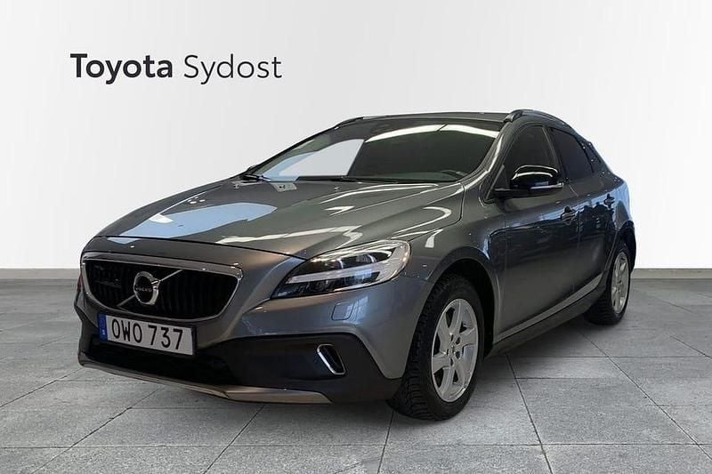 Grå Begagnad 2019 Volvo V40 CC Momentum Kombi | 198 000 kr (Marknadspris) - Bild 1/4