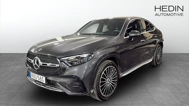Grå Begagnad 2024 Mercedes GLC300 AMG Sportkupé | 699 900 kr (Marknadspris) - Bild 1/4