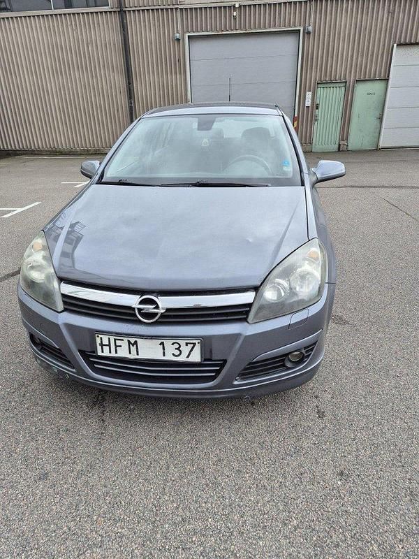 Grå Begagnad 2007 Opel Astra Halvkombi | 39 900 kr (Lite dyr) - Bild 1/4