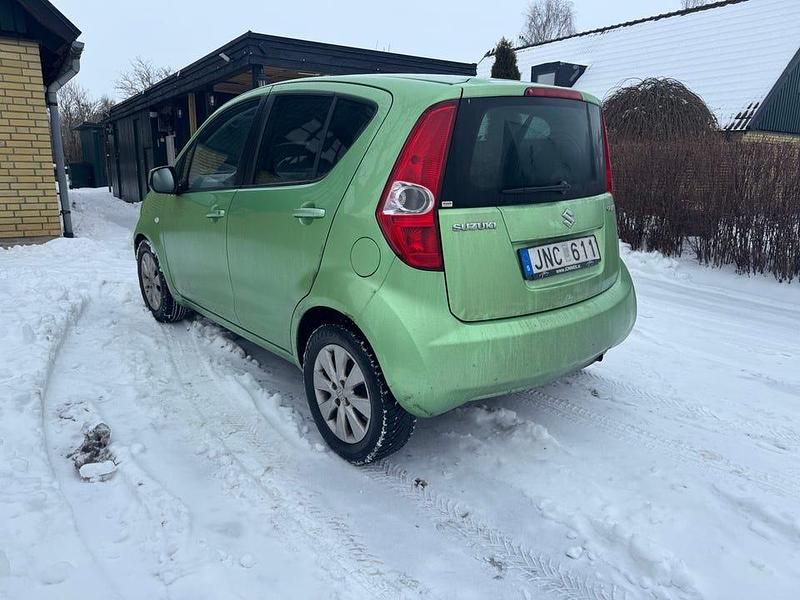 Begagnad Suzuki Splash 65 HK (47 kW) 2009 Halvkombi