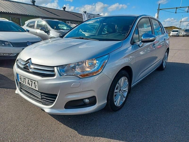 Silver Begagnad 2014 Citroën C4 Halvkombi | 59 900 kr (Marknadspris) - Bild 1/4