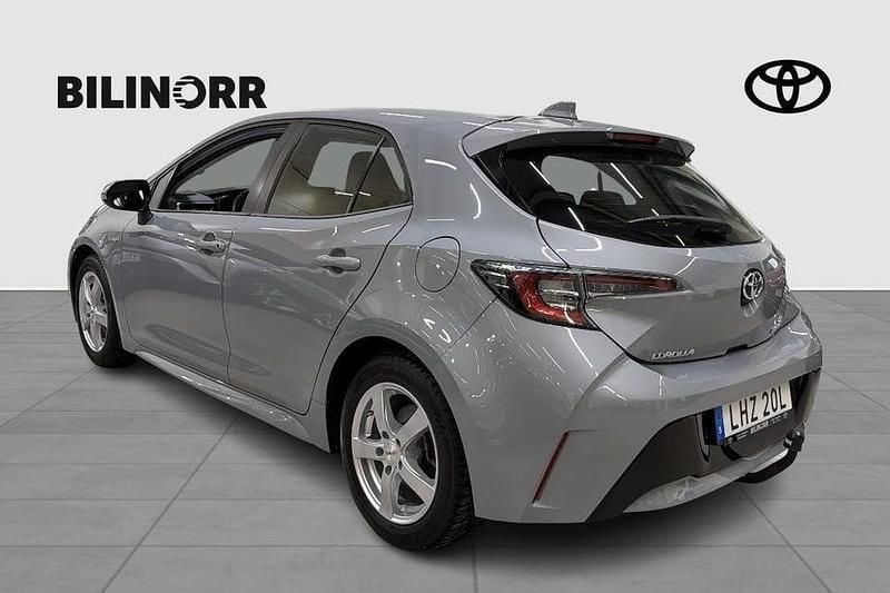 Begagnad Toyota Corolla Hybrid Style 124 HK (91 kW) 2020 Grå Halvkombi