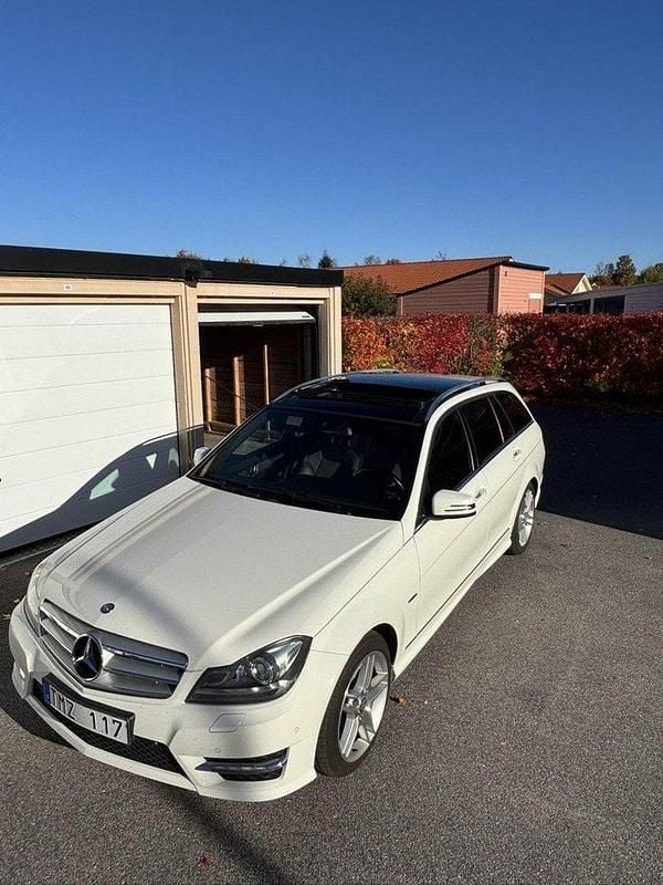 Vit Begagnad 2012 Mercedes C220 AMG Kombi | 98 000 kr (Marknadspris) - Bild 1/4