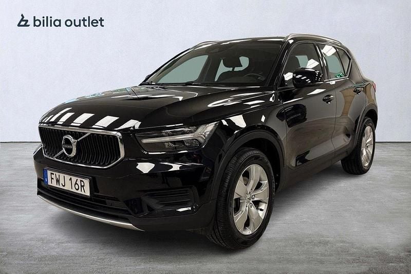 Svart Begagnad 2022 Volvo XC40 Momentum SUV | 309 000 kr (Marknadspris) - Bild 1/4
