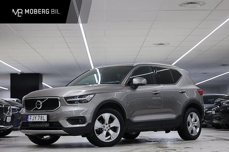 Grå Begagnad 2021 Volvo XC40 Momentum SUV | 289 900 kr (Dyr) - Bild 1/3