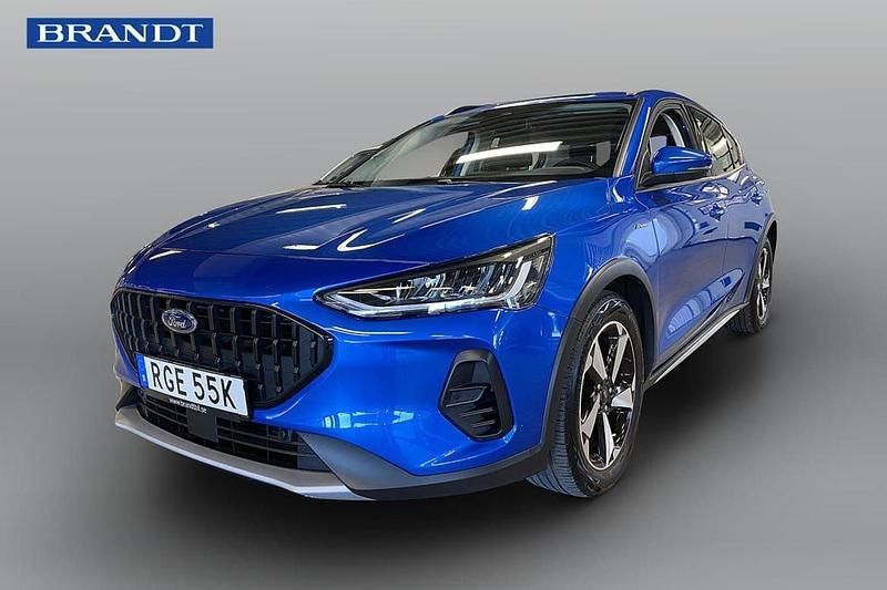 Blå Begagnad 2023 Ford Focus Active Halvkombi | 229 900 kr (Lite dyr) - Bild 1/4