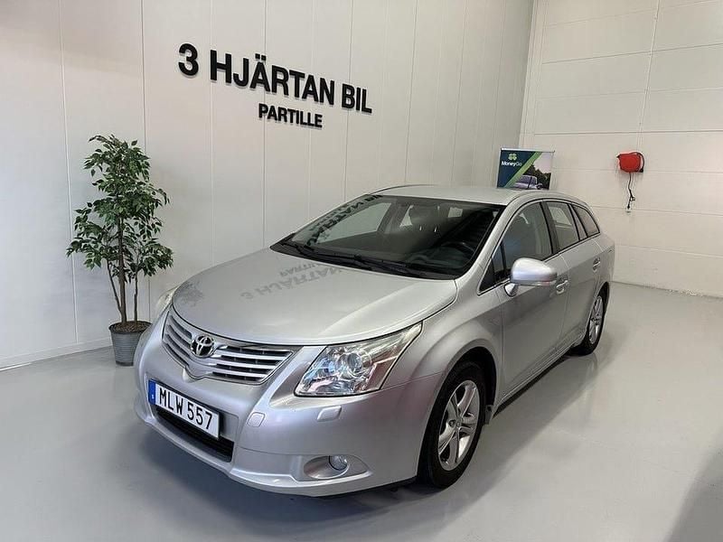 Silver Begagnad 2008 Toyota Avensis Kombi | 69 900 kr (Marknadspris) - Bild 1/4