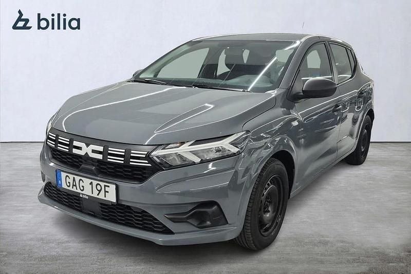 Grå Begagnad 2023 Dacia Sandero Essentiel Halvkombi | 135 000 kr (Marknadspris) - Bild 1/3