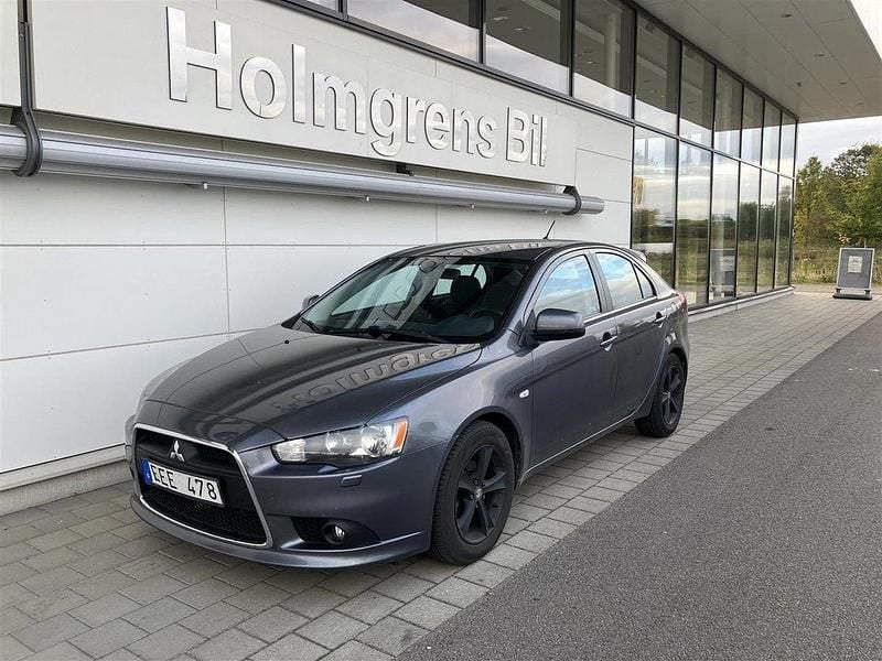 Grå Begagnad 2010 Mitsubishi Lancer Sportback Halvkombi | 79 900 kr (Marknadspris) - Bild 1/3