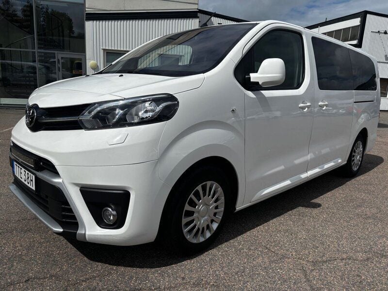 Vit Begagnad 2021 Toyota Proace Verso Kombi | 188 000 kr (Superpris) - Bild 1/4