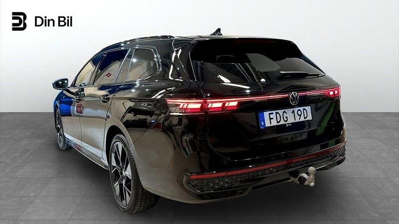 Begagnad VW Passat R-line 177 HK (130 kW) 2024 Svart Kombi