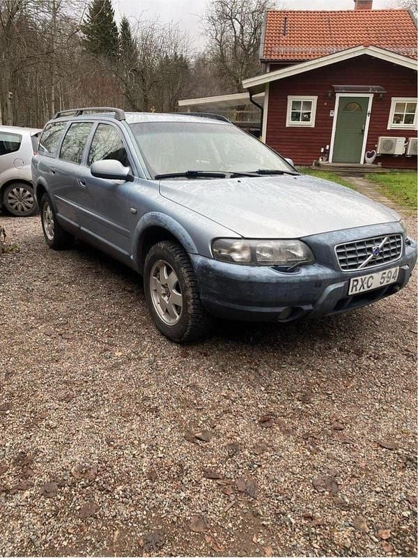 Blå Begagnad 2001 Volvo XC70 Kombi | 27 000 kr (Marknadspris) - Bild 1/4